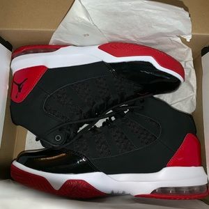 brand new! never worn Jordan max aura. fits women